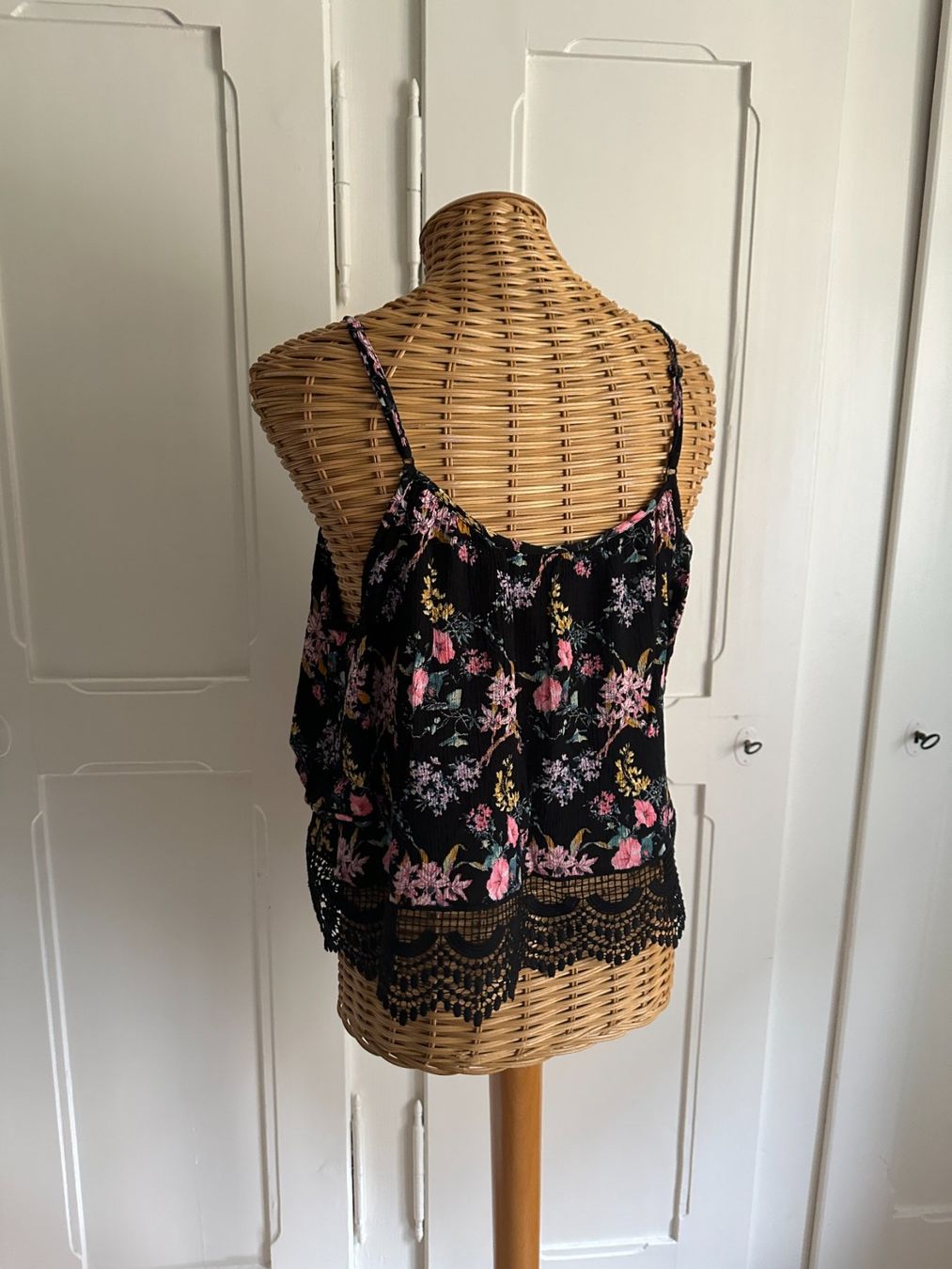 H&M Tops: Top schwarz geblümt - 34 – Gebraucht aus Zürich von Diazaio 2