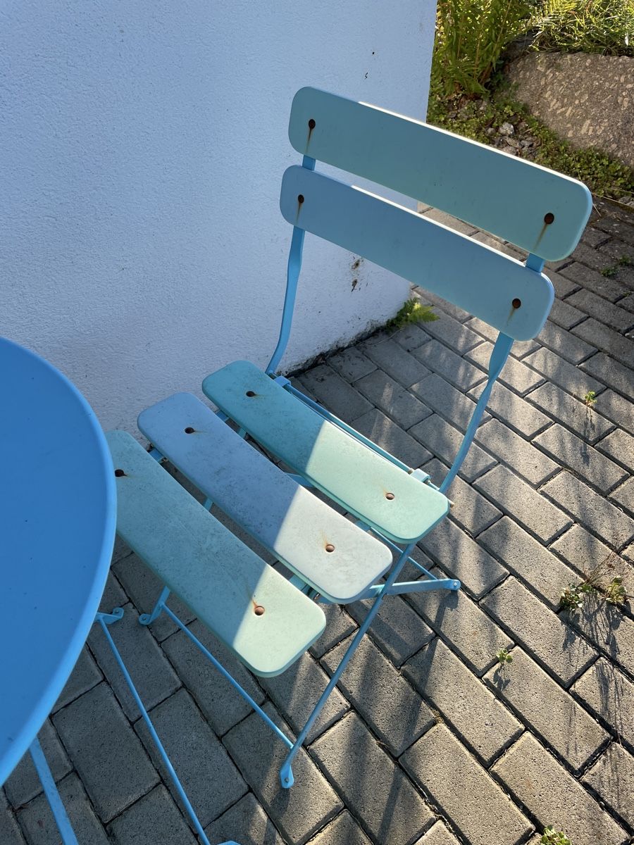 Tischset: Gartentisch Set rund blau mit zwei Stühlen – Gebraucht aus Dottikon von JP_13 1