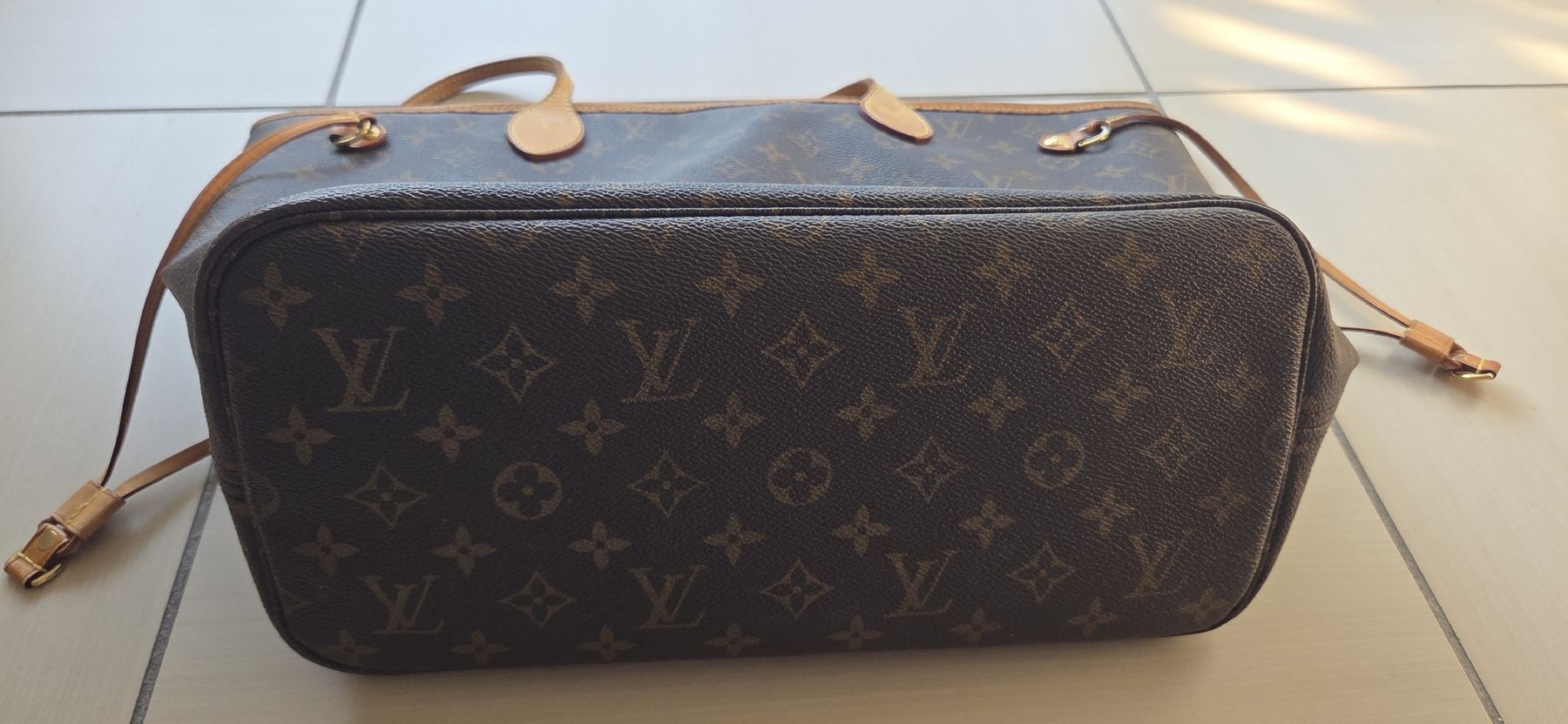 Louis Vuitton Sacs femmes: LOUIS VUITTON NEVERFULL MONOGRAMM MM – D'occasion à Ascona par principessacaroline 1