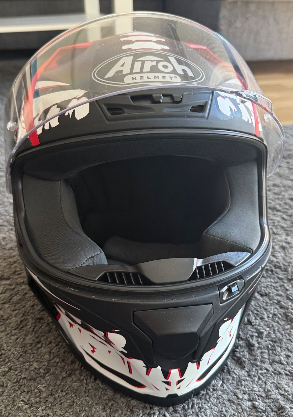 Airoh Caschi & visiere: Airoh Motorcycle Helmet, Full Face, Graphic Design, Size S – Usato da Kloten venduto da andreagosteli1984