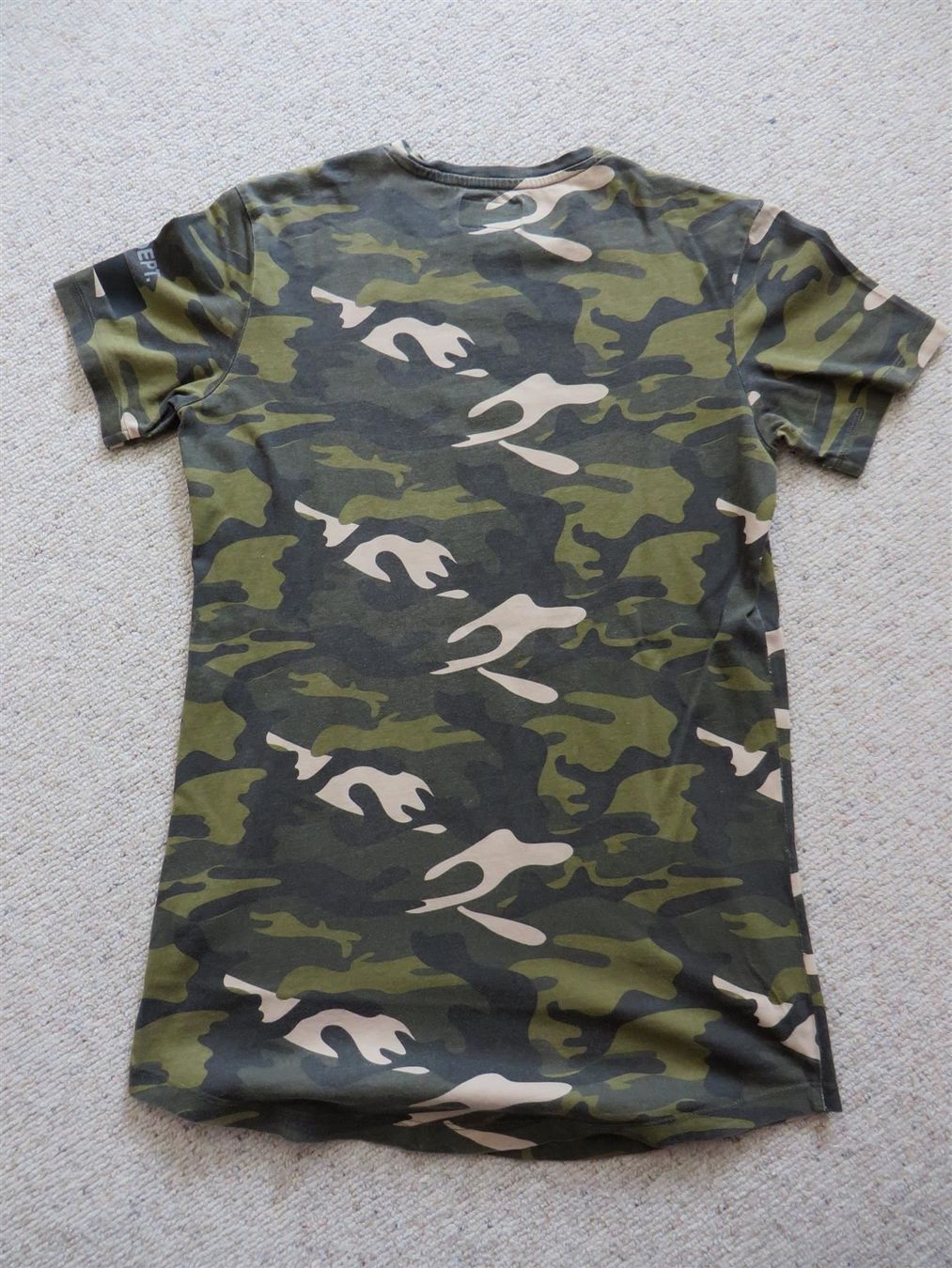 Hemden, T-Shirts & Polos: T-Shirt Military-Look – Gebraucht aus Spiez von Crazyduck 1