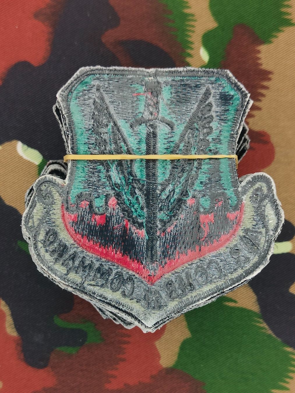 Placchette & Badge: Verbandsabzeichen Air Combat Command, Stapel à 25 Stück – Nuovo (secondo la descrizione) da Bauma venduto da SwissMilitaria 1