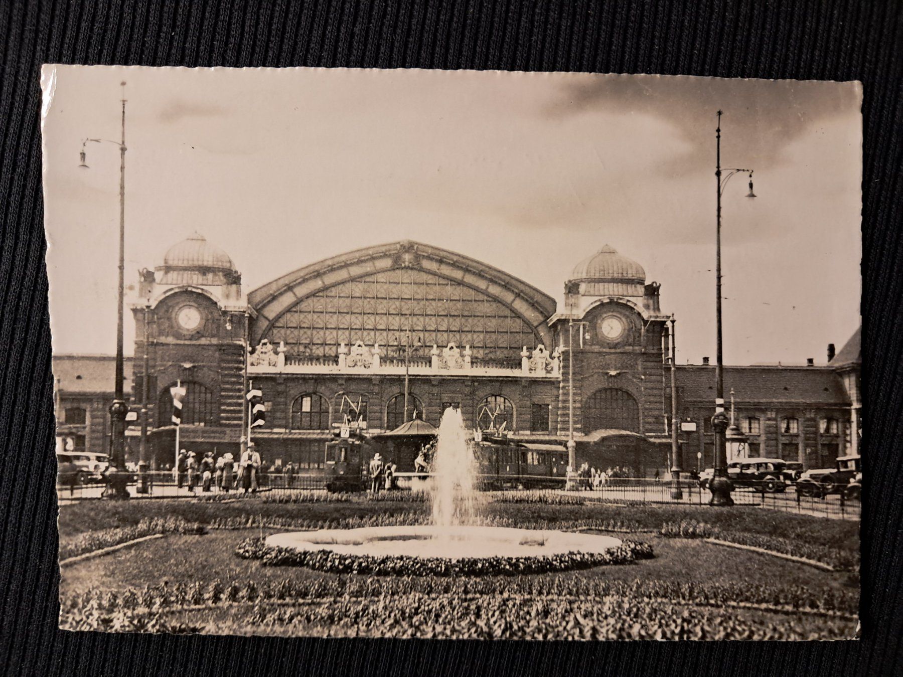 Cartoline postali: BASEL BUNDESBAHNHOF 1955 - OLDTIMER - SEHR ANIMIERT . – Usato da Ponto Valentino venduto da giorgia06