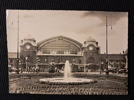 BASEL BUNDESBAHNHOF 1955 - OLDTIMER - SEHR ANIMIERT .