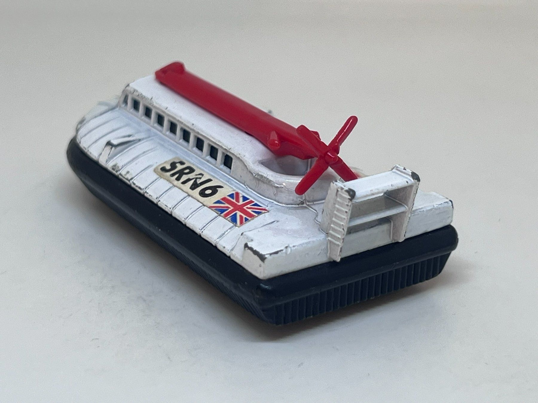 Matchbox Modellini d'auto: Matchbox SRN6 Hovercraft #584 – Usato da Wildegg venduto da LaaBoutique 2