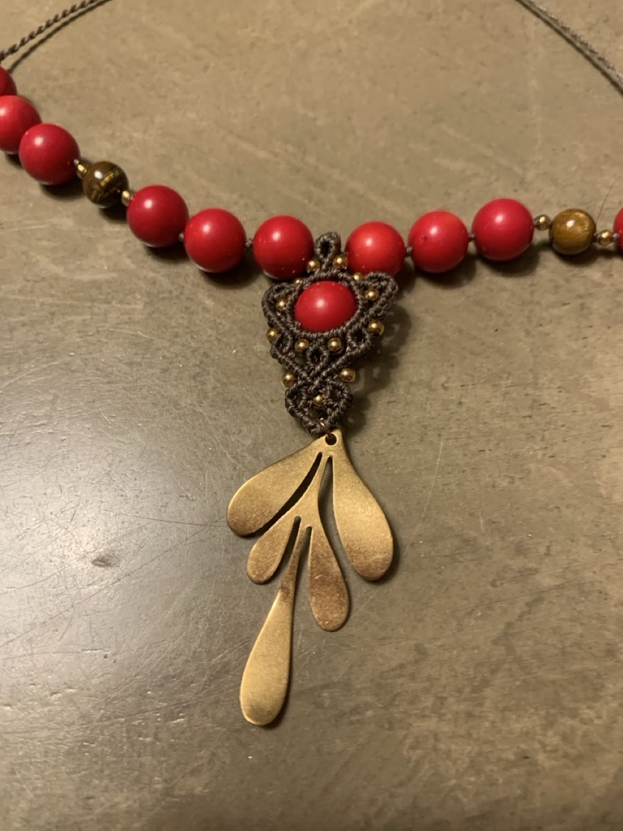 Catenine: Collier micro macramé unique - corail bambou, oeil-de-tigre – Nuovo e nell'imballaggio originale da Versoix venduto da val_t6jc