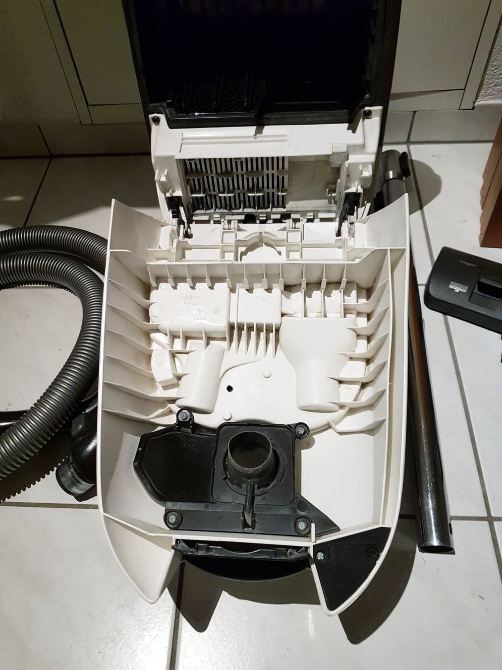 Miele Aspirapolveri & Accessori: Miele Medicair Staubsauger – Usato da Wallisellen venduto da Swissline11 5