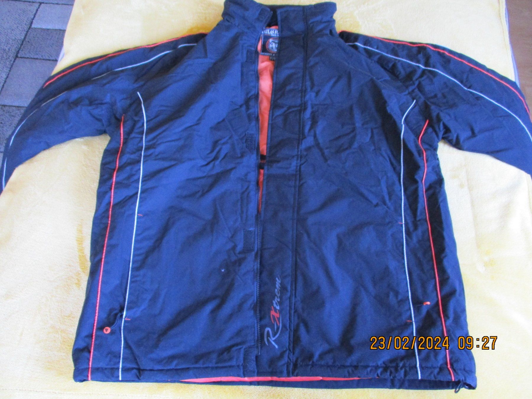 Jacken: SEHR WARME WINTERJACKE GR. XL – Neu (gemäss Beschreibung) aus Safenwil von universum78