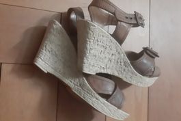 Braune Sandalen mit Keilabsatz, Gr. 37