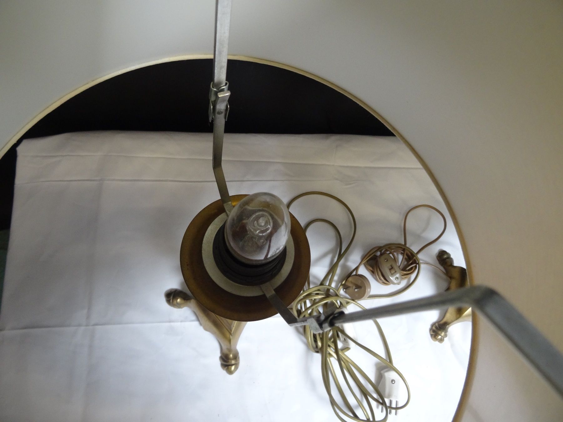 Lampade: 2 LAMPEN MIT MESSINGFUSS – Usato da Brügg BE venduto da fundus2 3