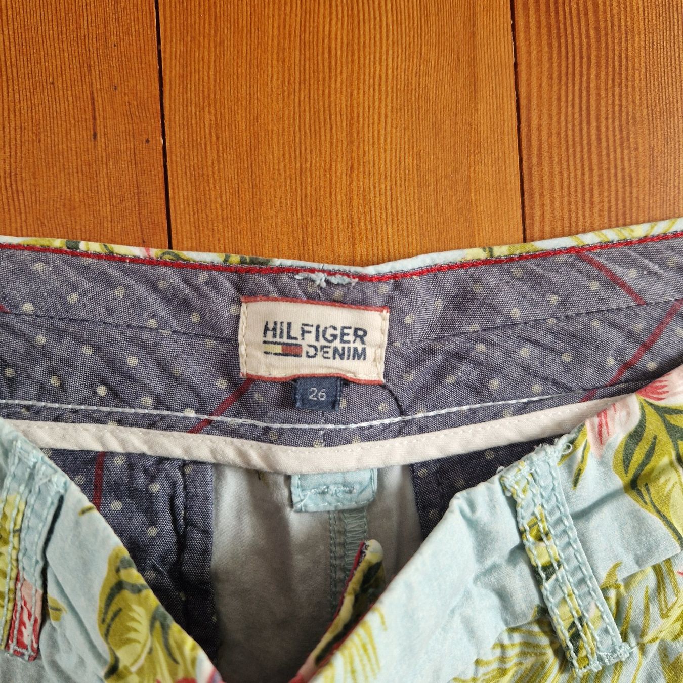 Tommy Hilfiger Hosen: Shorts Gr. 26 von Tommy Hilfiger – Gebraucht aus Muttenz von bebbi523 1