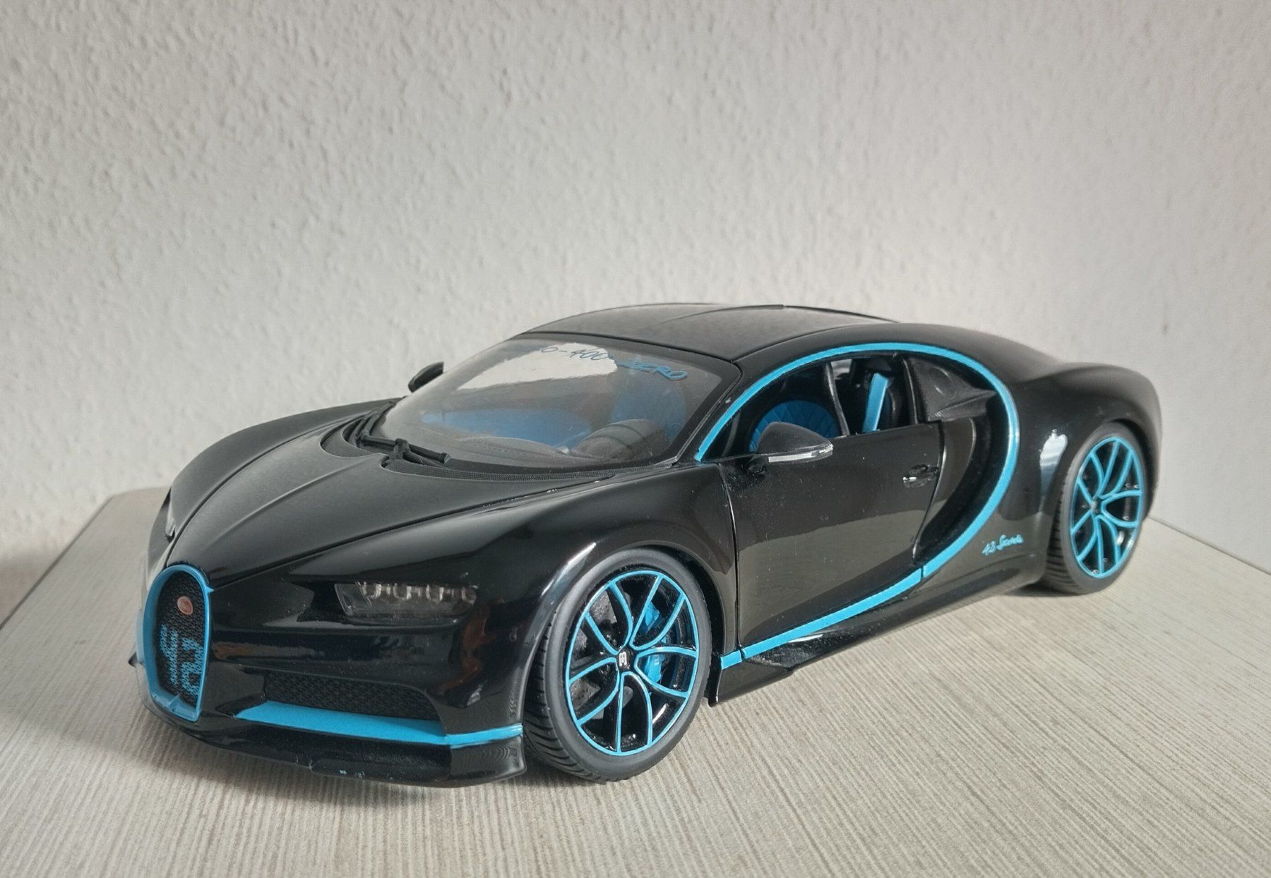 Bburago Modellini d'auto: Bugatti Chiron / 1:18 – Nuovo (secondo la descrizione) da Jona venduto da Argus36