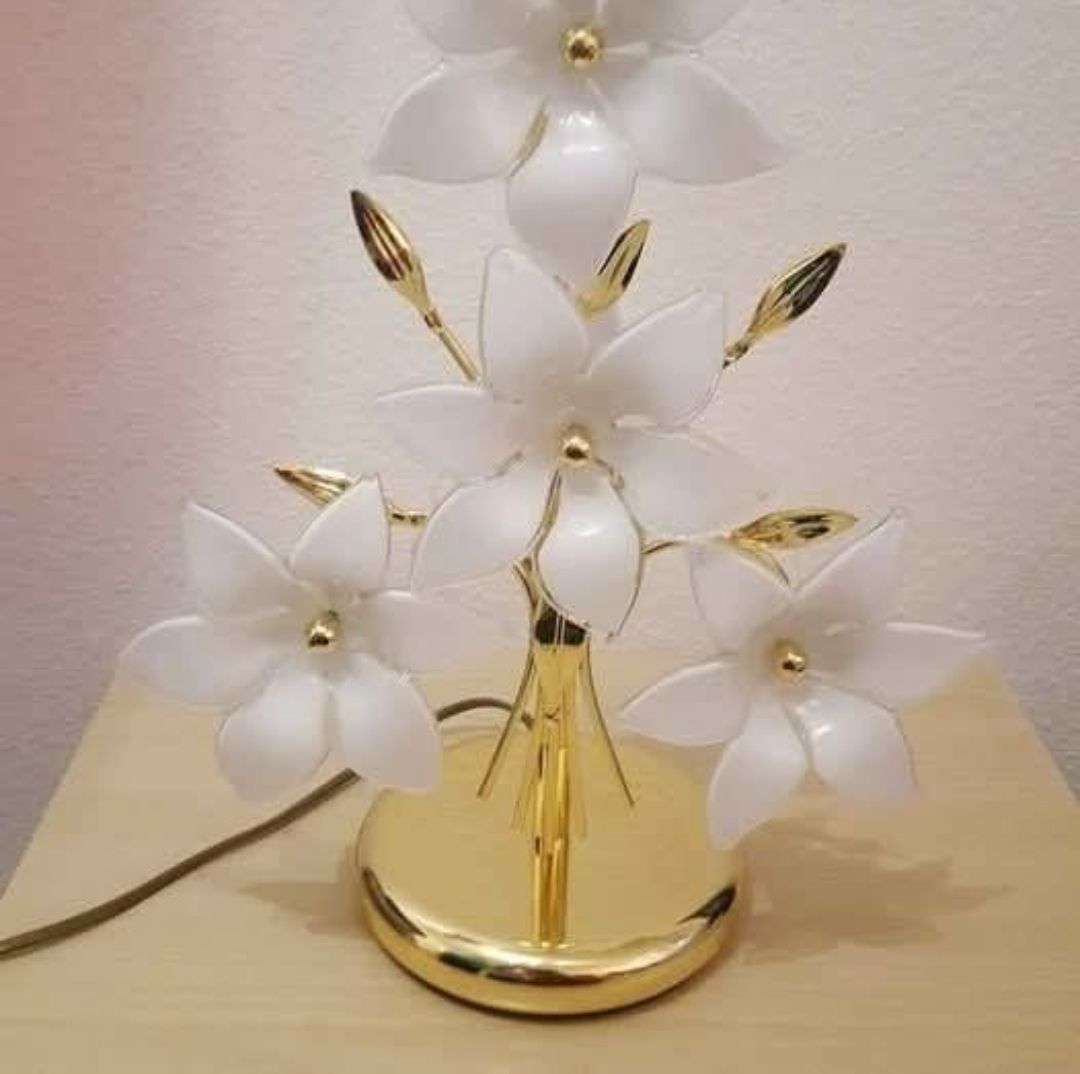 Lampade: Lampe de chevet fleurie vintage dorée – Nuovo e nell'imballaggio originale da Châtelaine venduto da Vlad311