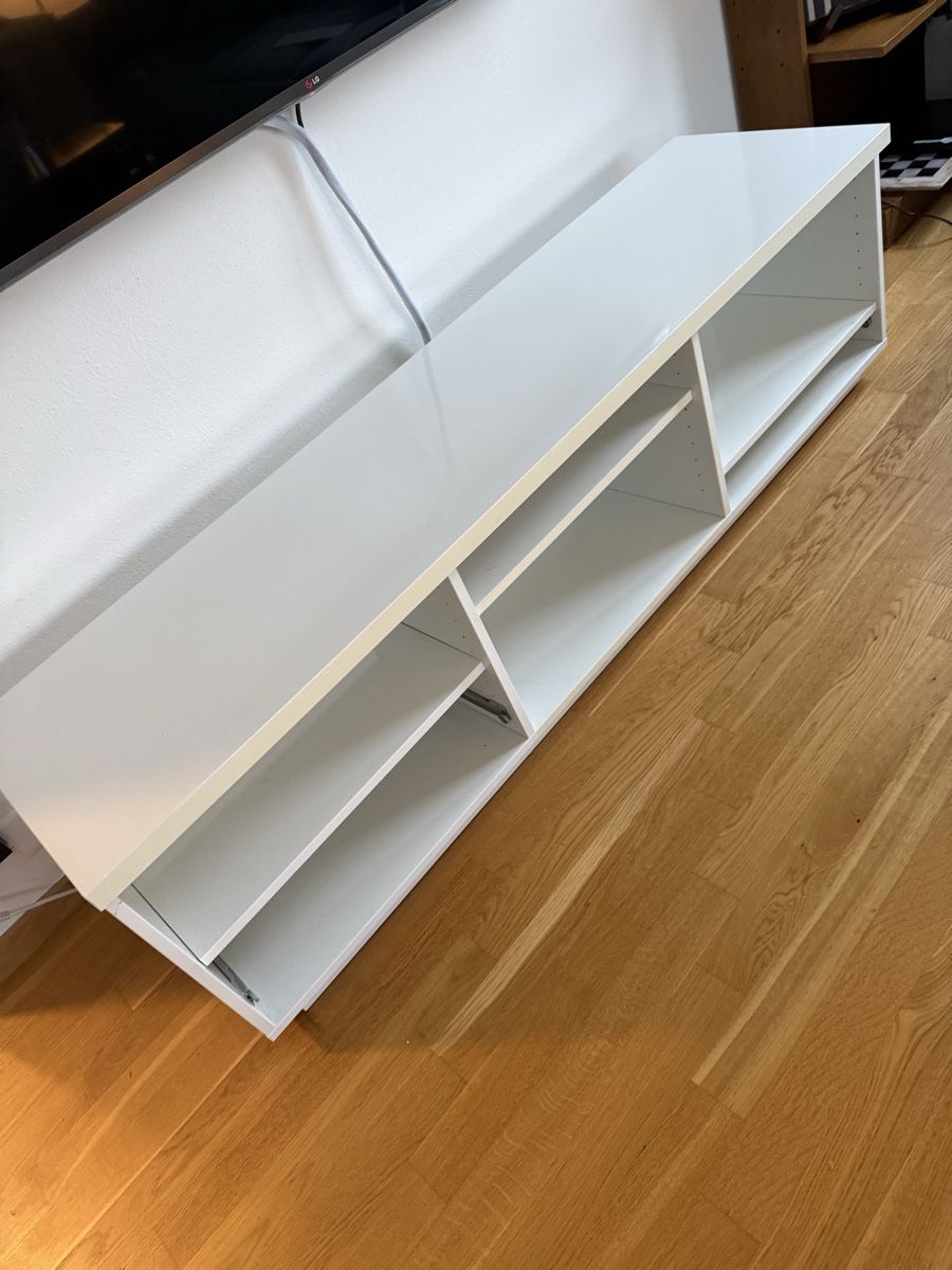 Ikea TV Möbel: Lowboard BYAS Ikea – Gebraucht aus Zollikerberg von mvu_6h9q 4