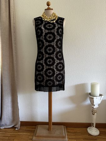 Robe en dentelle noire Ana Alcazar franges taille 36