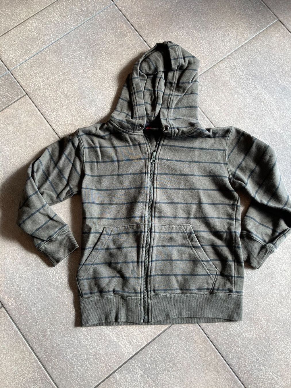 Giacche & Cappotti: Sweat-Jacke Gr. 128 – Usato da Mosnang venduto da Kusli09