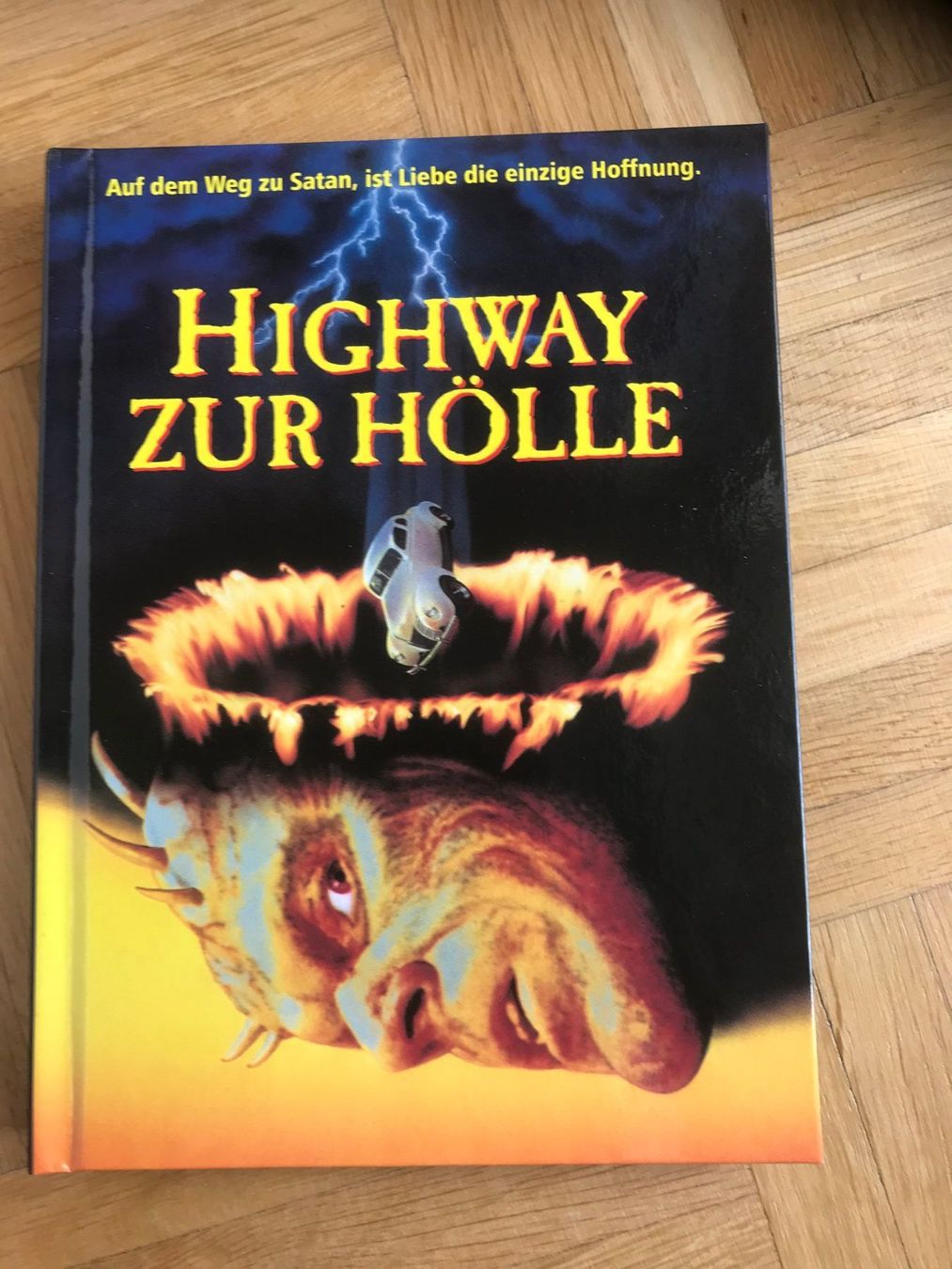 Tutti i DVDs: Highway to Hell - Mediabook Cover A - Blu-ray + DVD – Usato da Zürich venduto da Malcom