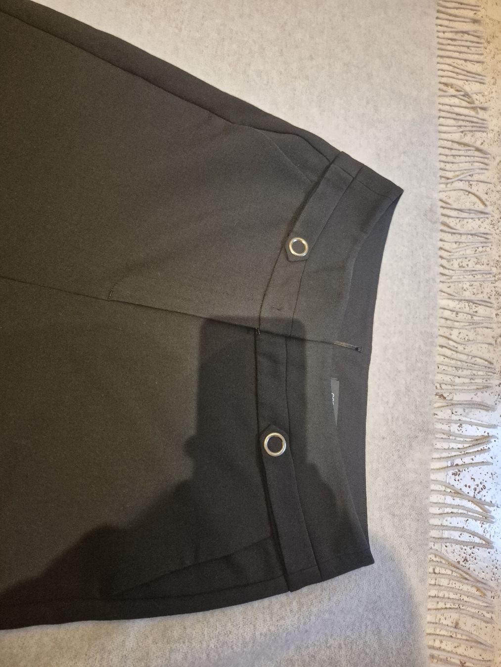 Comma Pantaloni: COMMA Hose, Gr. 40, schwarz, neuwertig – Nuovo (secondo la descrizione) da Herrliberg venduto da SELENONAUTKA 2