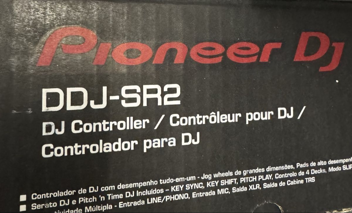 Pioneer Console di mixaggio: Pioneer DDJ-SR2 DJ Controller - Excellent Condition for Part – Usato da Wollerau venduto da Thiago_CH 1