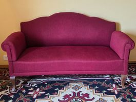 Canapé deux places en tissu bordeaux – style classique – 165