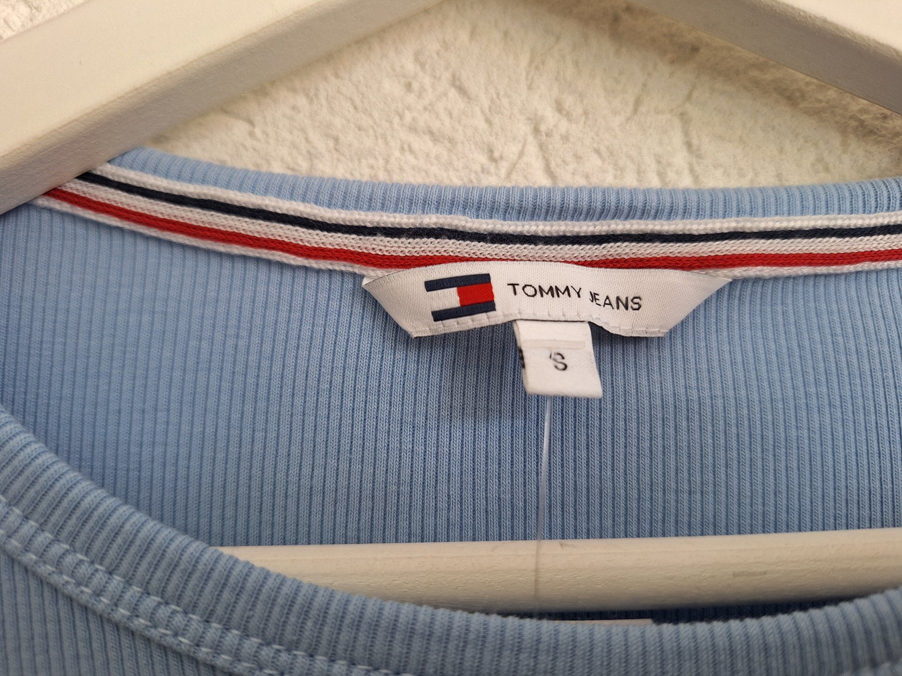 Tommy Hilfiger T-Shirts: Tommy Jeans  2 T- Shirt Gr. S – Gebraucht aus Frenkendorf von Fippe1 1