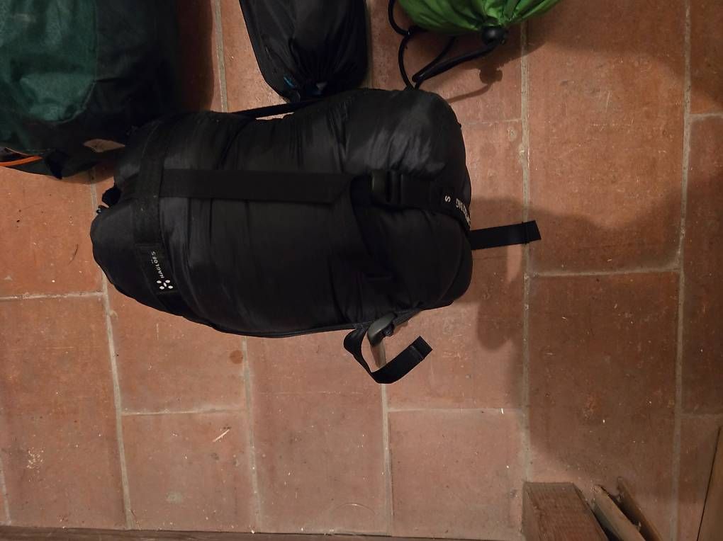 Sacchi a pelo: Camping Set Zelt isomatte Schlafsack etc – Usato da Zürich venduto da tudor87 2