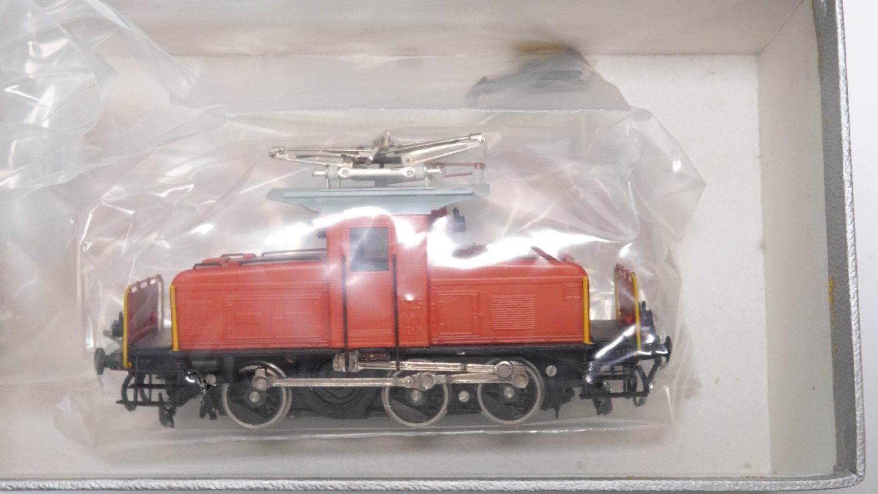 Metropolitan Modellini di ferrovie: 1œ Metrop 519 BLS Rangierlok rot – Usato da Uetendorf venduto da tigermuegi 7