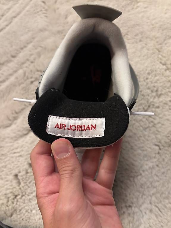 Jordan Herrenschuhe: Weisse Air Jordan 4 – Gebraucht aus Lenk im Simmental von niczbaeren 4