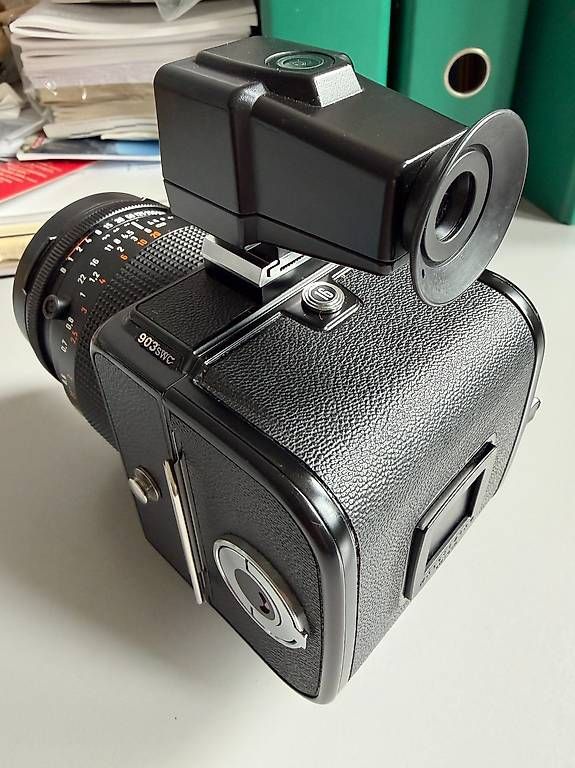 Hasselblad Fotocamera: Hasselblad SWC 903 & Accessories – Usato da Cugnasco venduto da malbeats 2