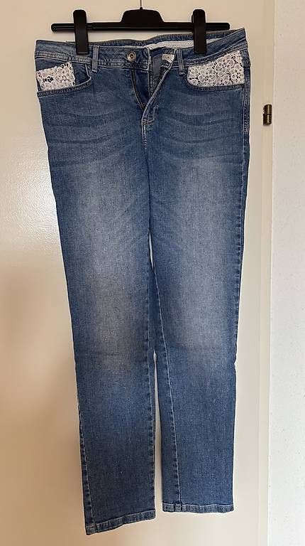 Jeans: Jeans mit Spitzendetails, Gr. 36 – Usato da Baden venduto da Chrisenft