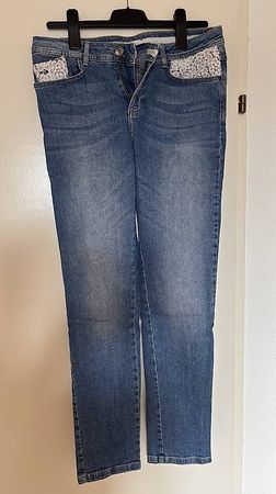 Jeans mit Spitzendetails, Gr. 36