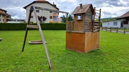 Cabane pour enfants avec balançoire, toboggan