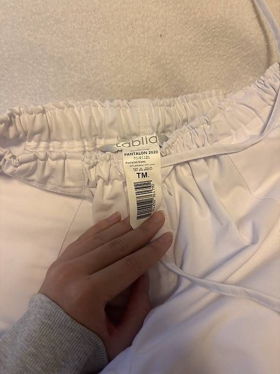 Hosen: Tenue d'infirmière  – Gebraucht aus Morges von emm_2zkt