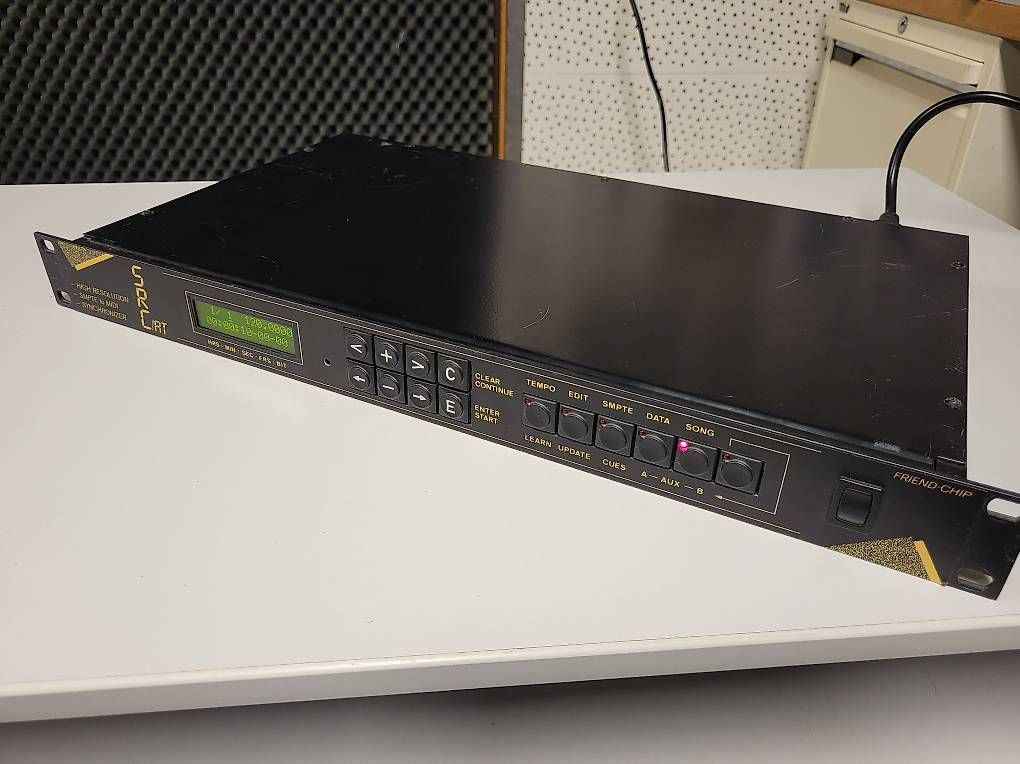 Strumenti musicali: Friend Chip SRC/AT Smpte - Midi Synchronizer – Usato da Riehen venduto da Agepi 1