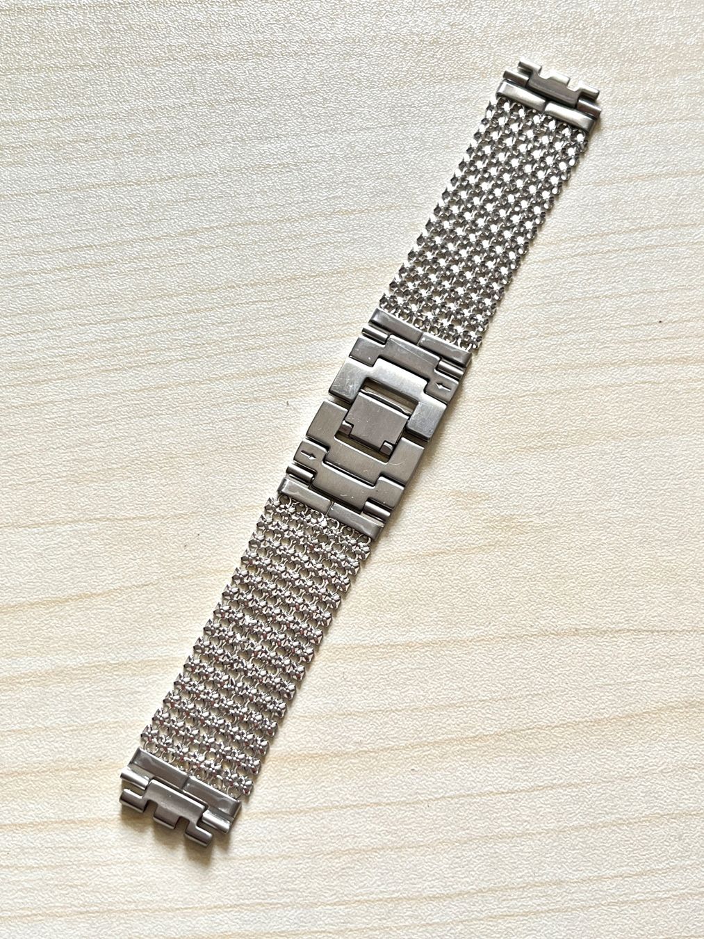 Swatch Uhren: Swatch Damenarmband, silberfarben – Gebraucht aus Grenchen von chththl 1