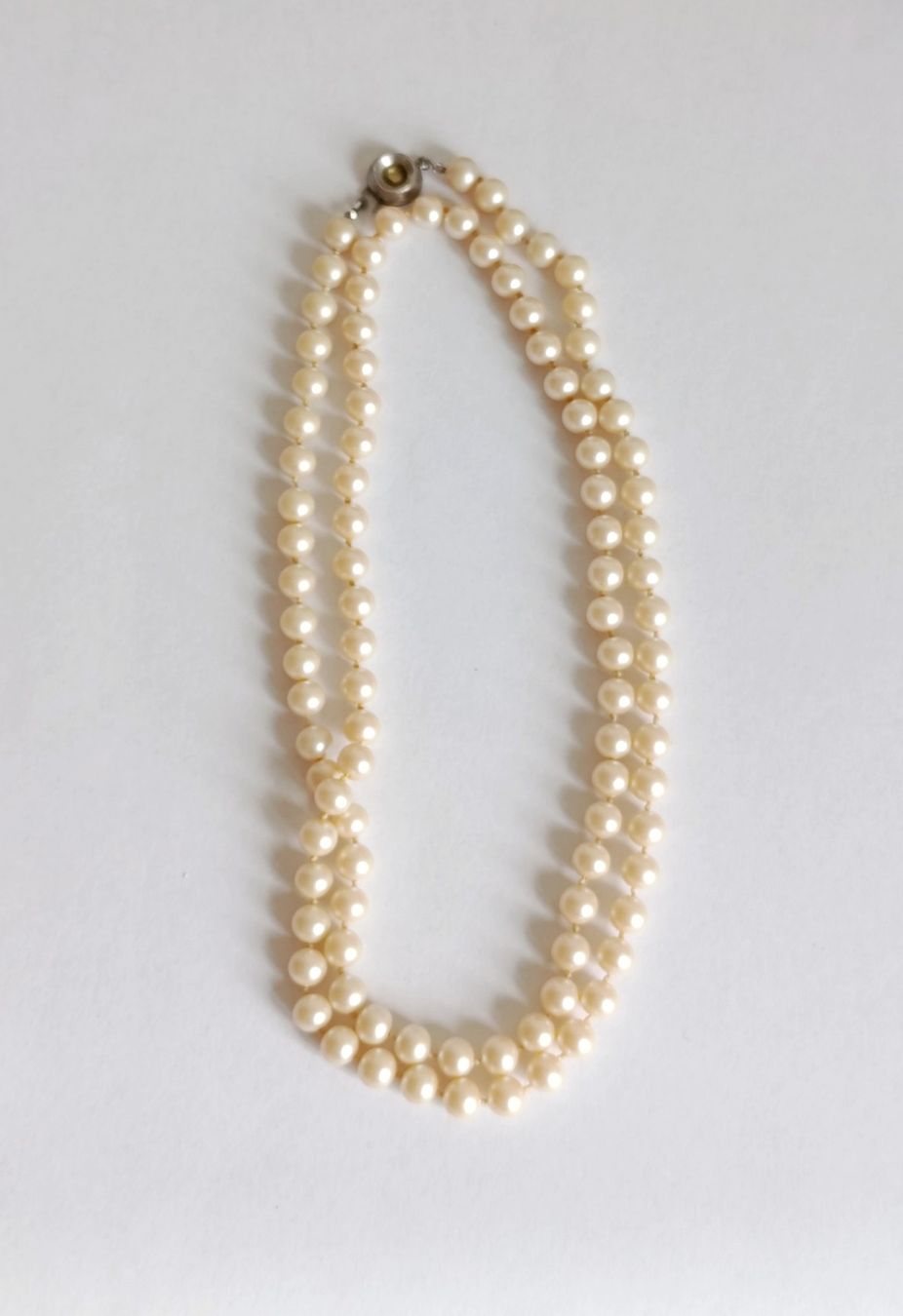Catenine: Collier long vintage  perles & fermoir ARGENT – Usato da Genève venduto da EcrinVintage