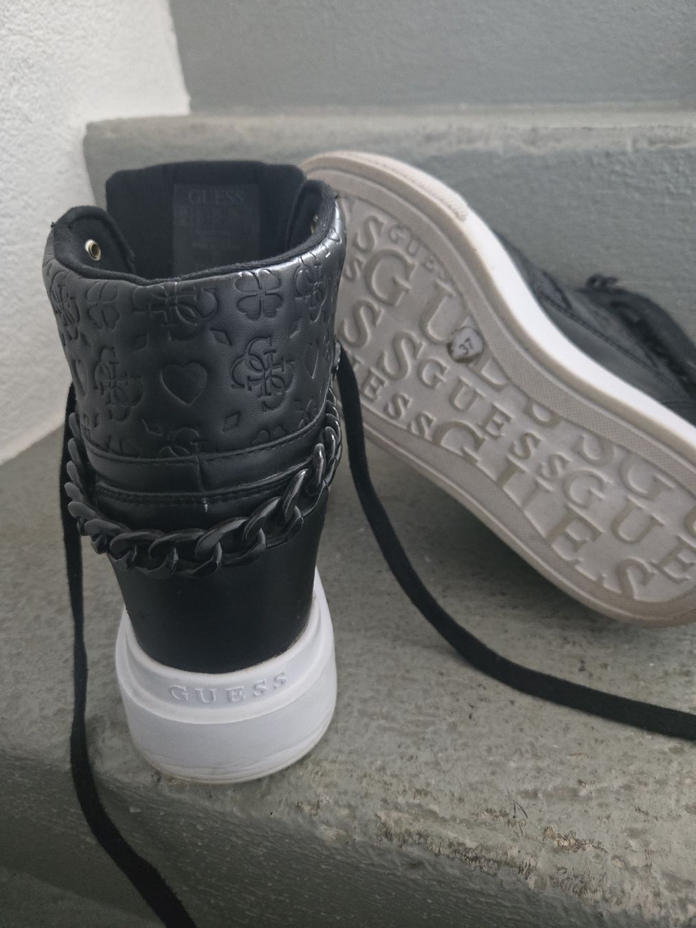 Guess Scarpe da donna: basket talon Guess 37 – Usato da Bassecourt venduto da co.hurlimann 3
