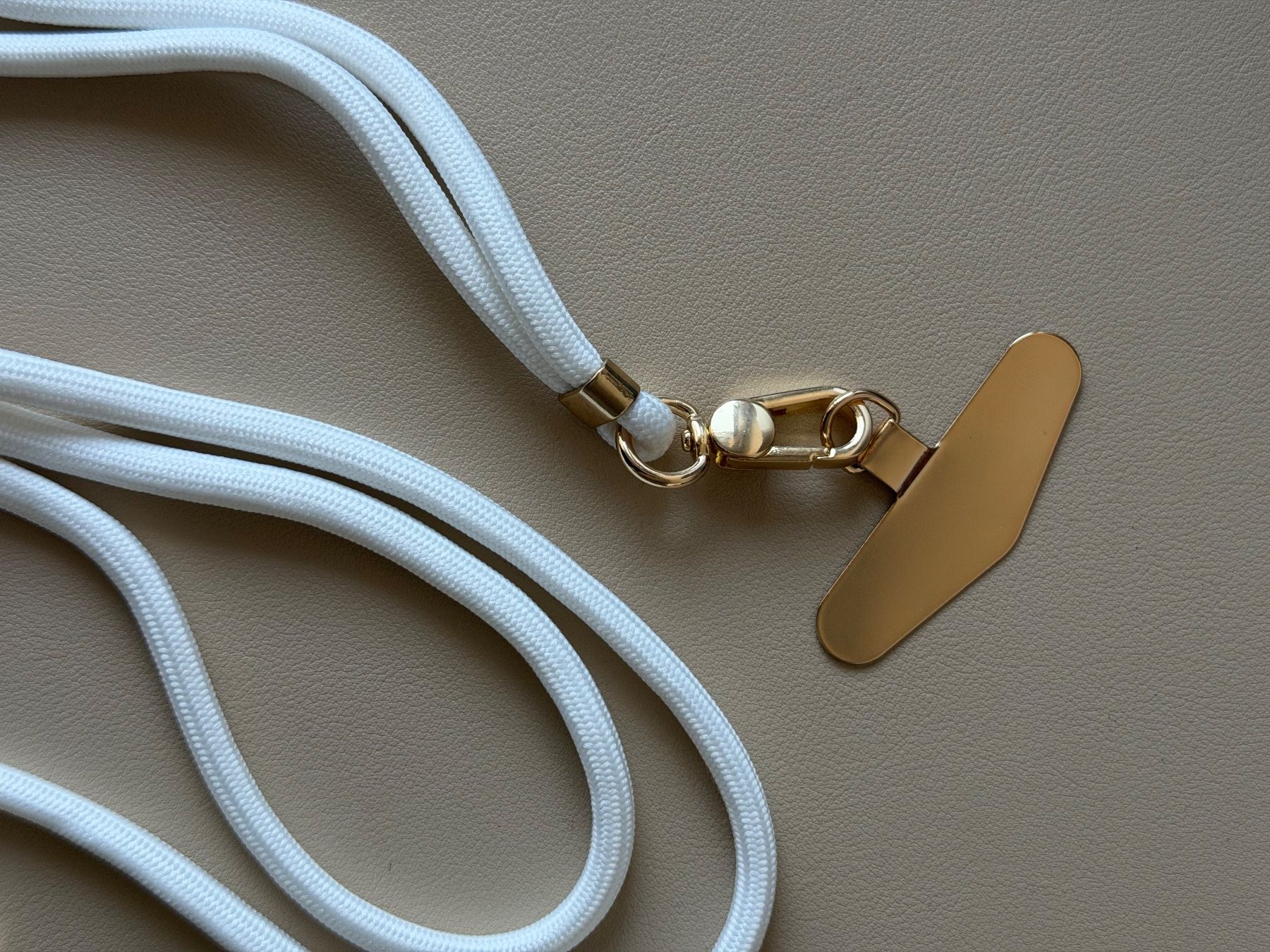 Altro in  Abbigliamento & Accessori: Cordon pour téléphone, blanc neuf – Usato da Genève venduto da BBM 1
