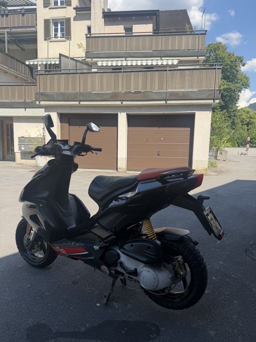 Aprilia Scooters: Aprilia SR50  – D'occasion à Schwanden GL par jm7_s5kk 2