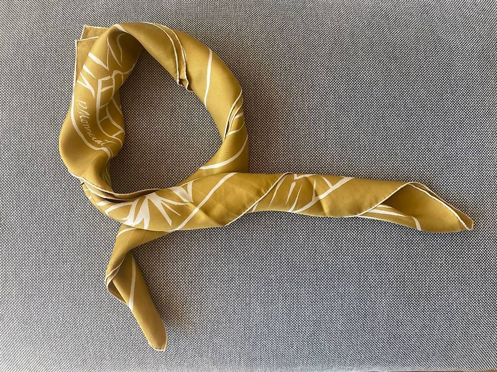 Foulards, Tücher & Schals: Foulard en soie jaune moutarde – Gebraucht aus Le Pont von Cigalon 1