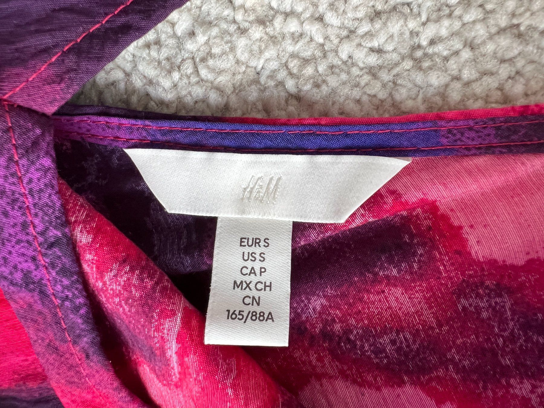 H&M Vestiti: Catfan H&M édition limitée en viscose, taille S – Nuovo e nell'imballaggio originale da Granges (Veveyse) venduto da Hey-ya 5