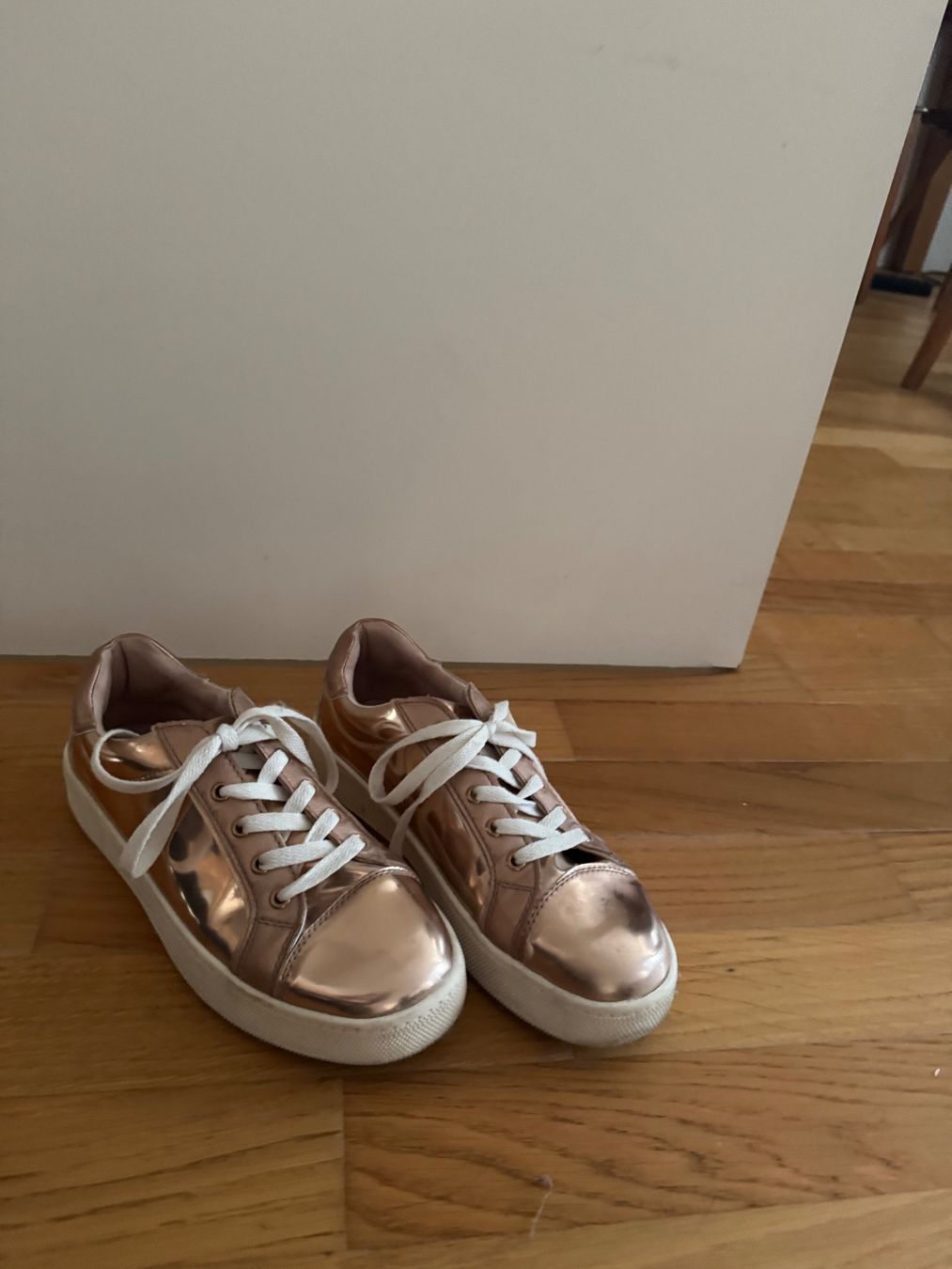 Scarpe da donna: Sneakers Roségold Damen Grösse 39 – Usato da Kradolf venduto da ij5