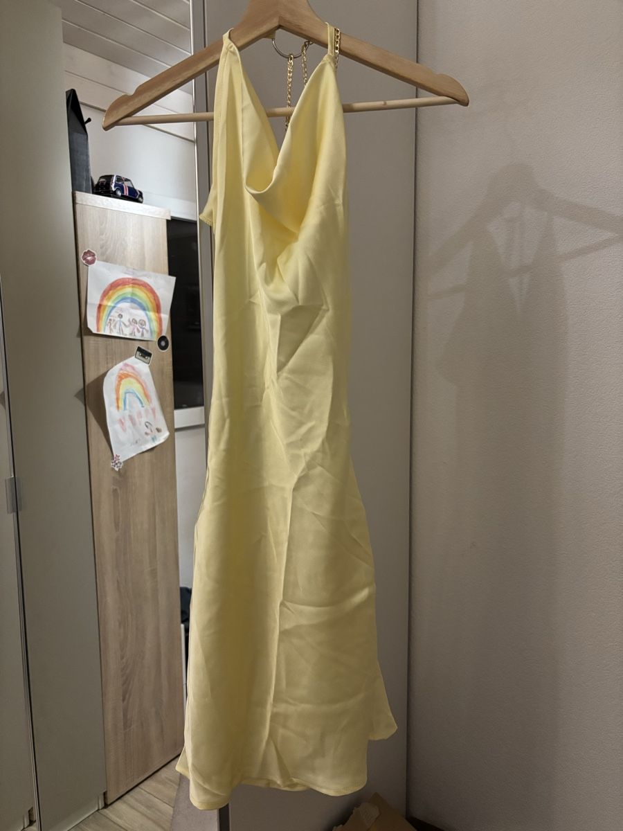 Shein Vestiti: ROBE JAUNE SATINÉE À DOS NU – Nuovo e nell'imballaggio originale da La Roche FR venduto da syd_vdb6 2