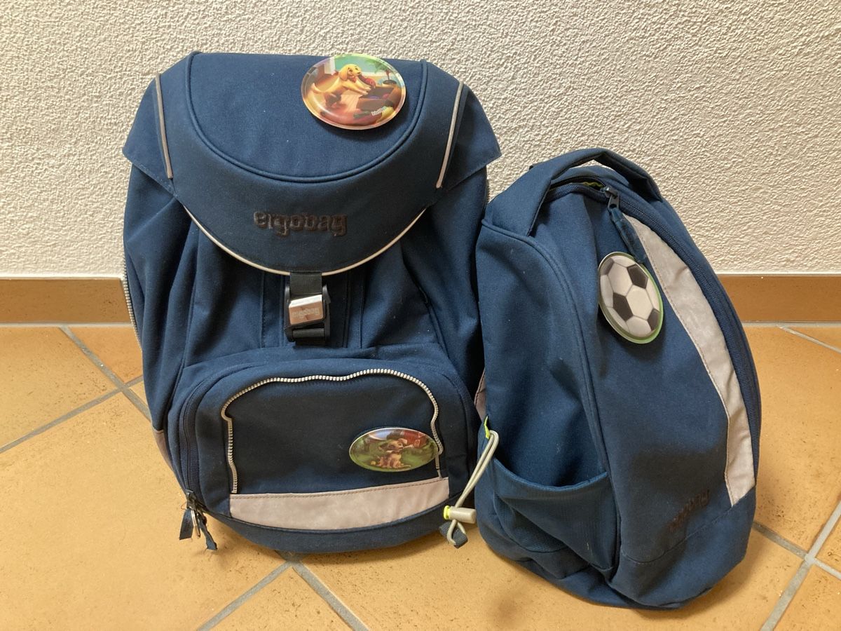 Ergobag Borse & Zaini: Ergobag-Set blau mit Hunde-Kletties – Usato da Romanshorn venduto da Mainzel82