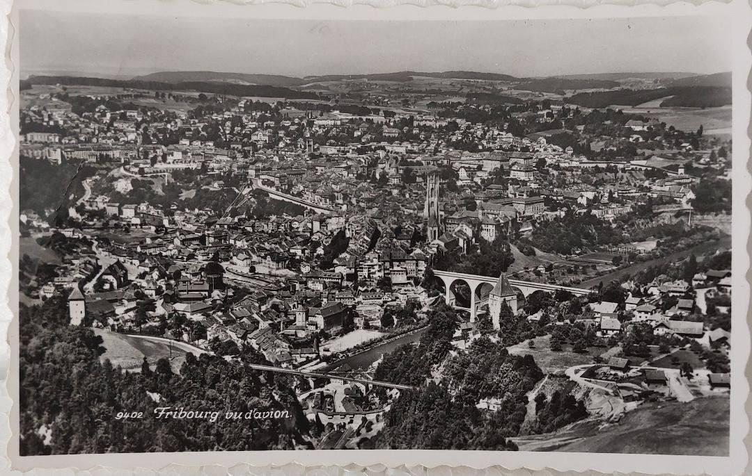 Cartoline postali: FRIBOURG - Vu d'avion - 1954 – Usato da Delémont venduto da Domdom1