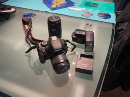 Canon EOS 600D mit Objektiven und ganzem Zubehör