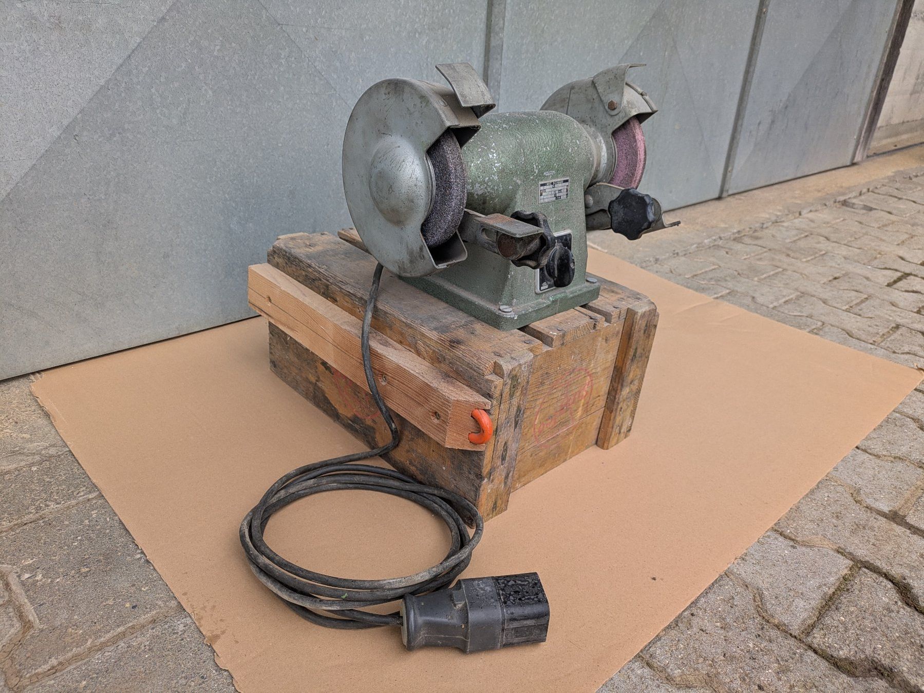 Aiguiseuses & polisseuses: Werkstattschleifmaschine – D'occasion à boswil par Krimskrams55 1