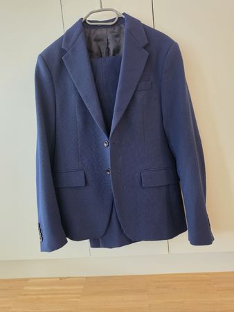 Zara Winteranzug in blau mit zwei Hemden