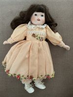 Porzellan-Puppe
