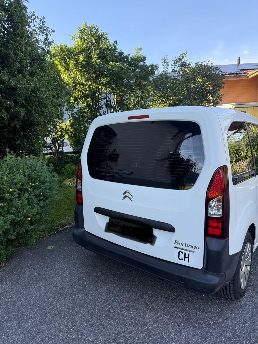 Citroën Automobili: Citroen Berlingo, 1.2i, Multispace / Minivan/ Minicamper – Usato da Matten b. Interl venduto da trulletrampel-1 5